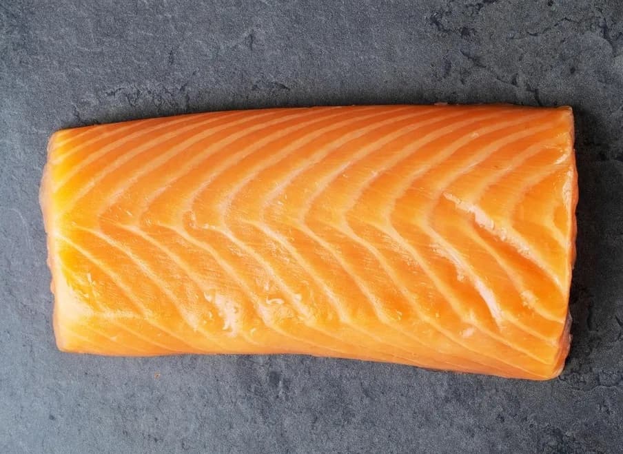 Filé av Frøya-lax med klar orange färg